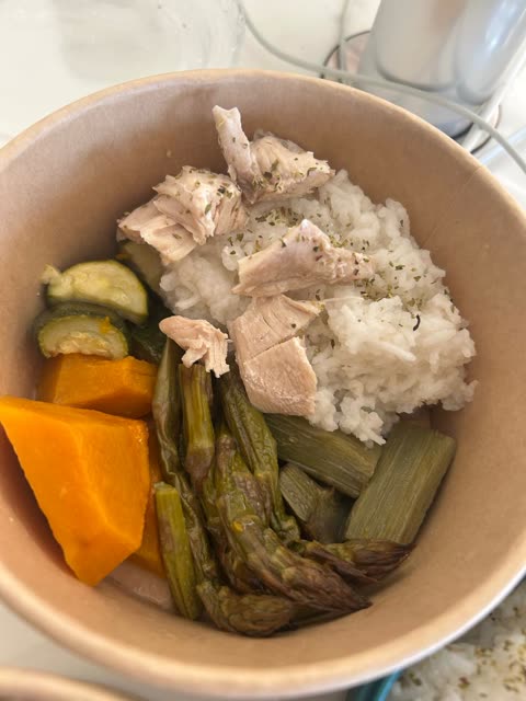 Riso basmati, petto di pollo, zucca e verdure a vapore